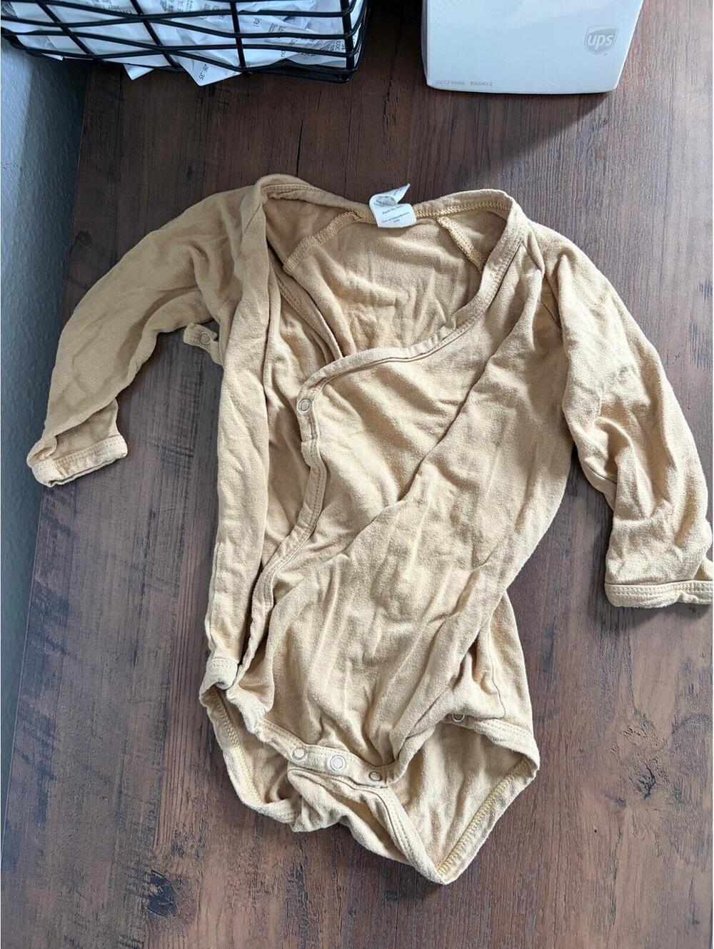 Kate Quinn Bamboo Wrap Romper size 6-12M. GUC for wash wear